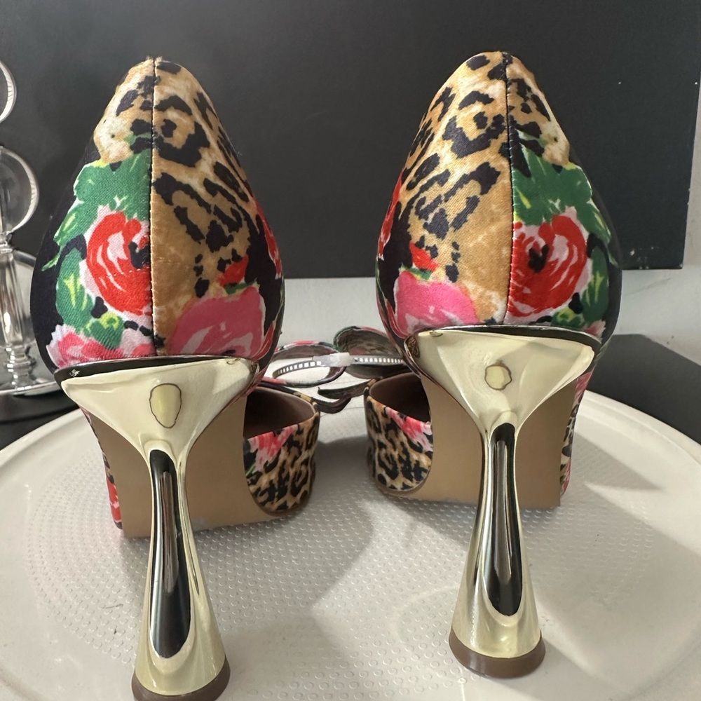 Betsey Johnson Floral Bow Pointed-Toe Heels in Black, Pink, Red, Green, Gold - Picture 7 of 15